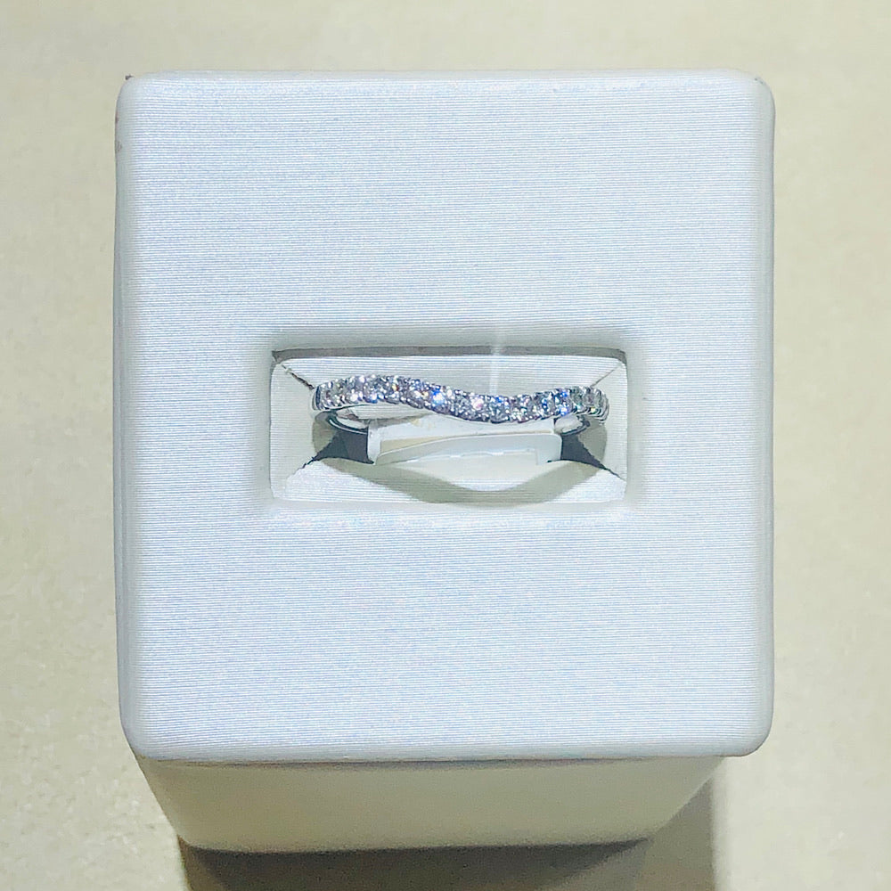 18Kt White Gold Curved Shape Diamond Ring