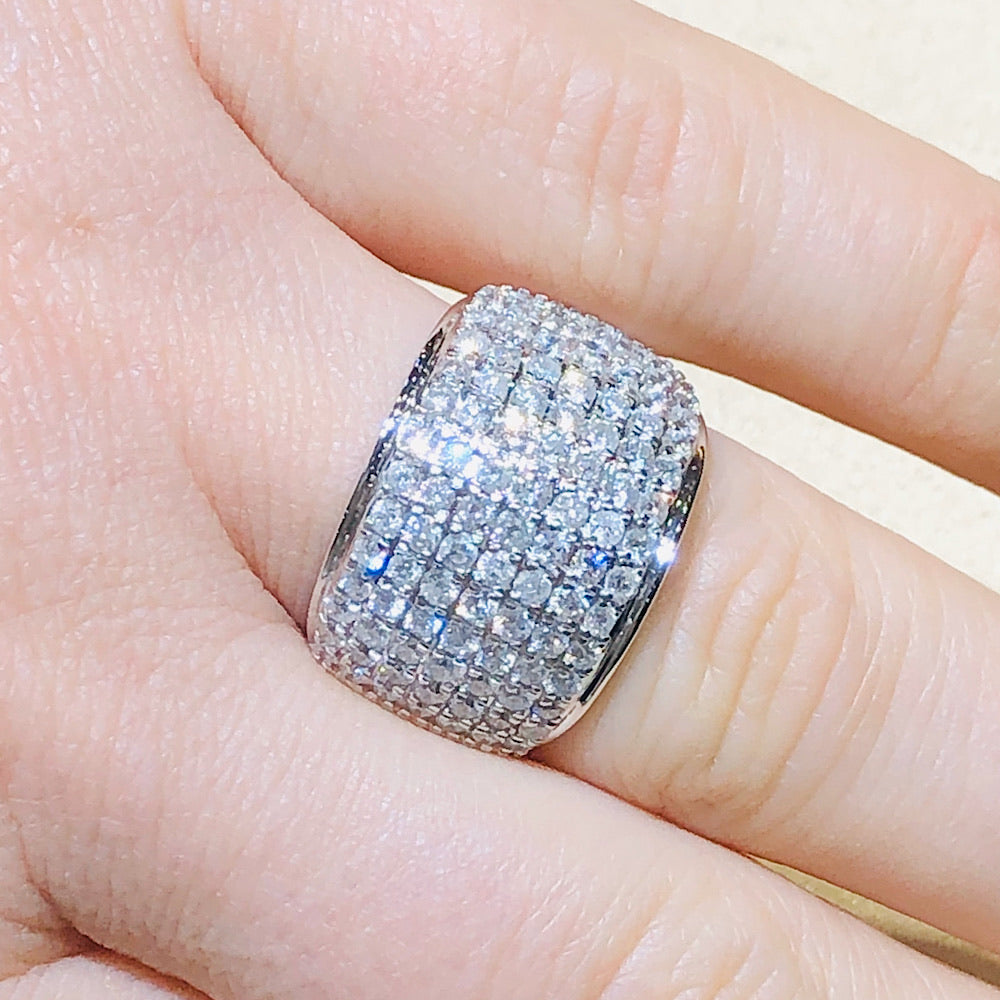 Gorgeous White or Yellow Gold 2.00 Ctw Diamond Band
