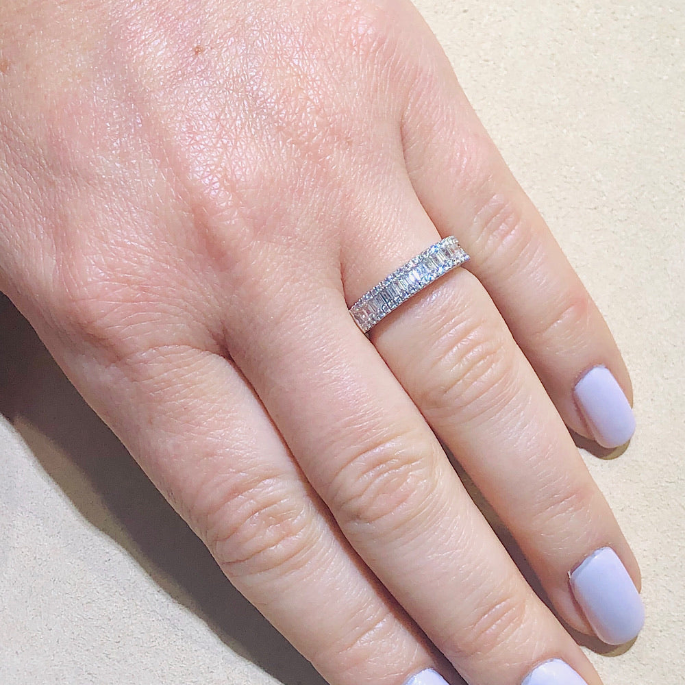 Gorgeous Baguettes and Rounds Diamond Wedding Band