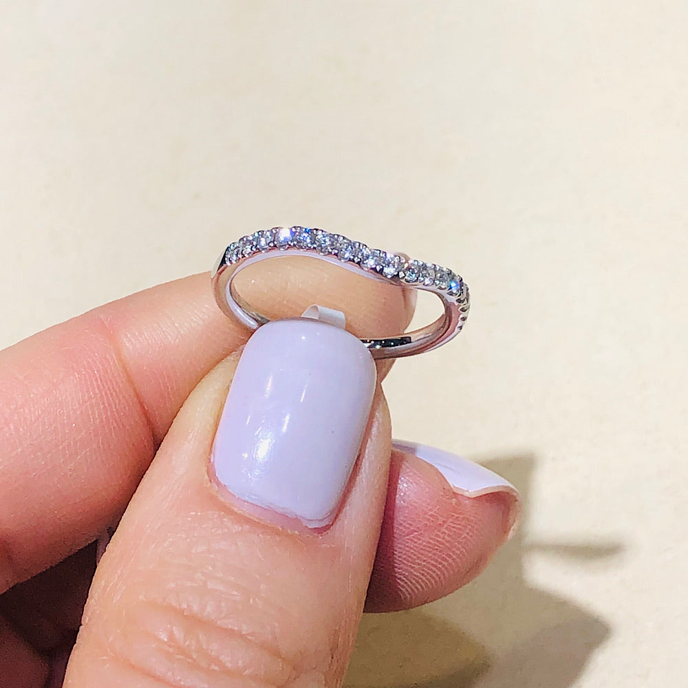 18Kt White Gold Curved Shape Diamond Ring