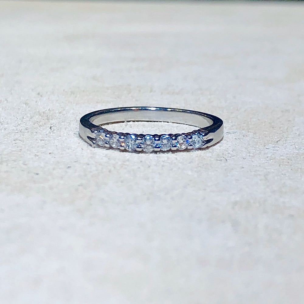.20Ctw Diamond White Gold Band