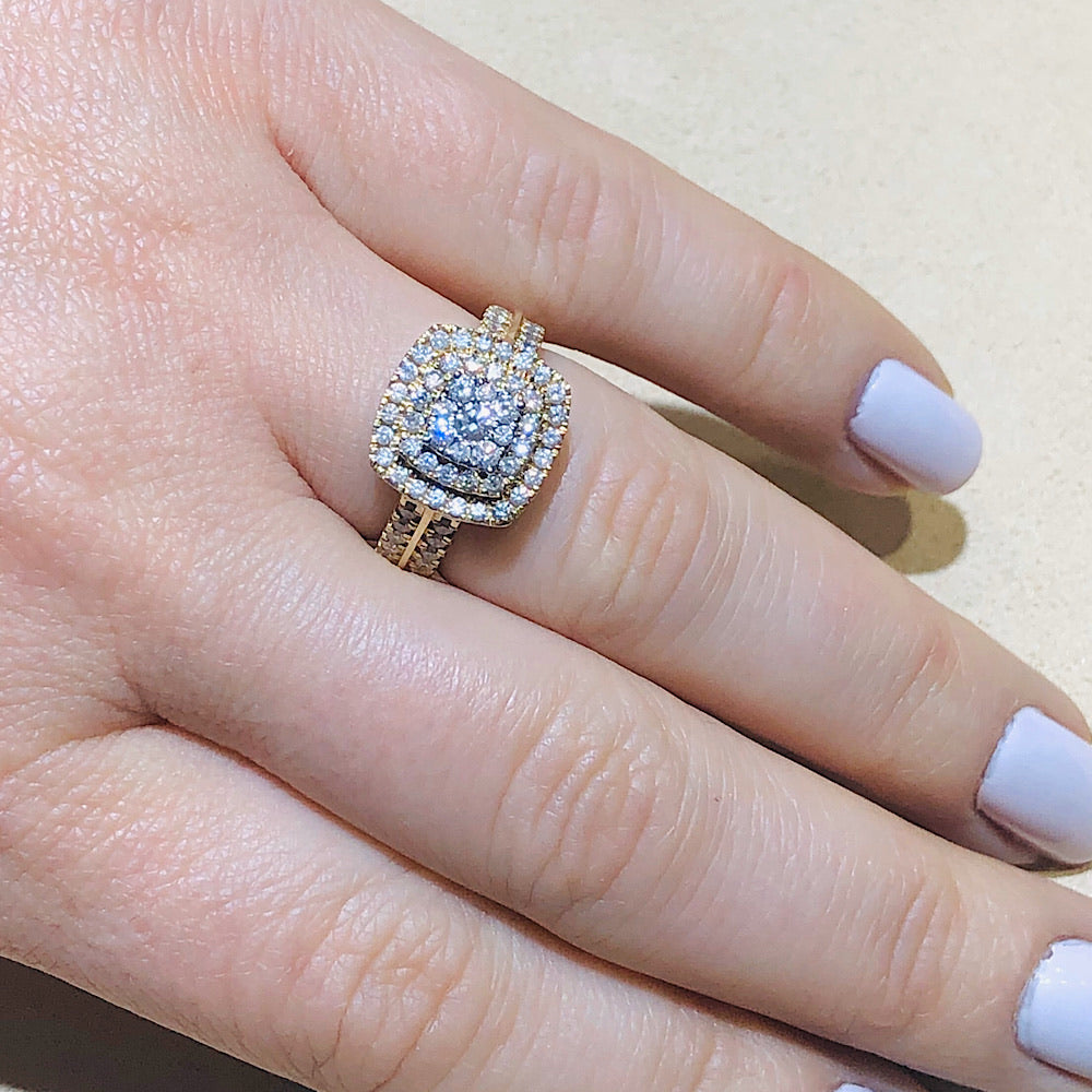 Beautiful 10Kt Yellow Gold Diamond Ring 1.00CTW