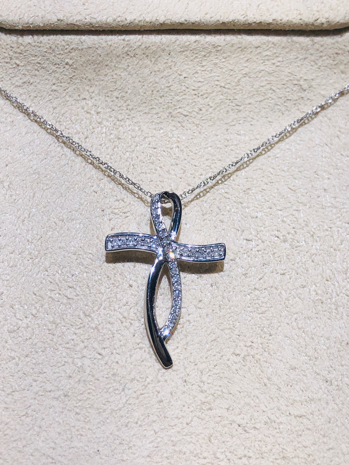 .10 Ctw Diamond and White Gold Cross Pendant