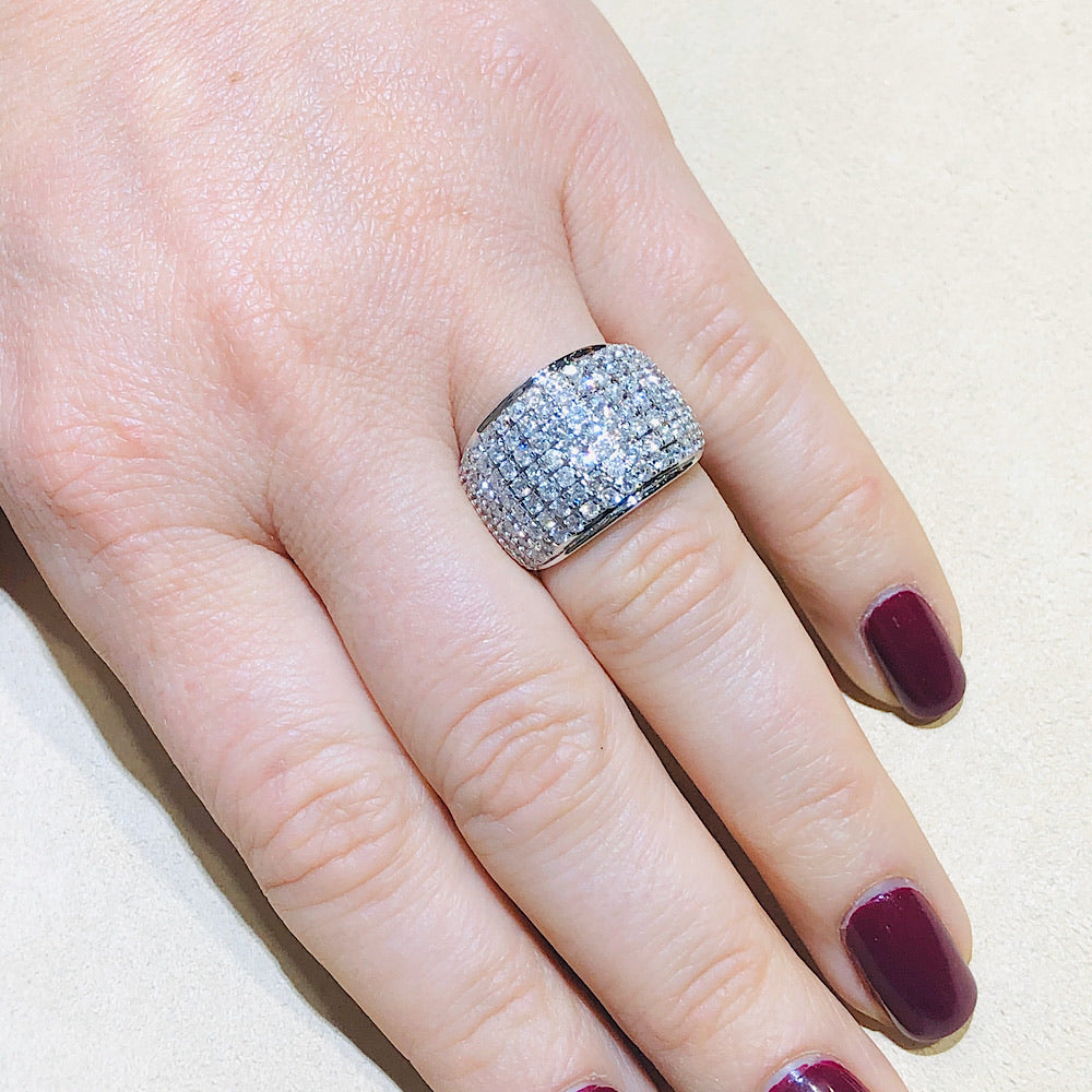 Gorgeous White or Yellow Gold 2.00 Ctw Diamond Band