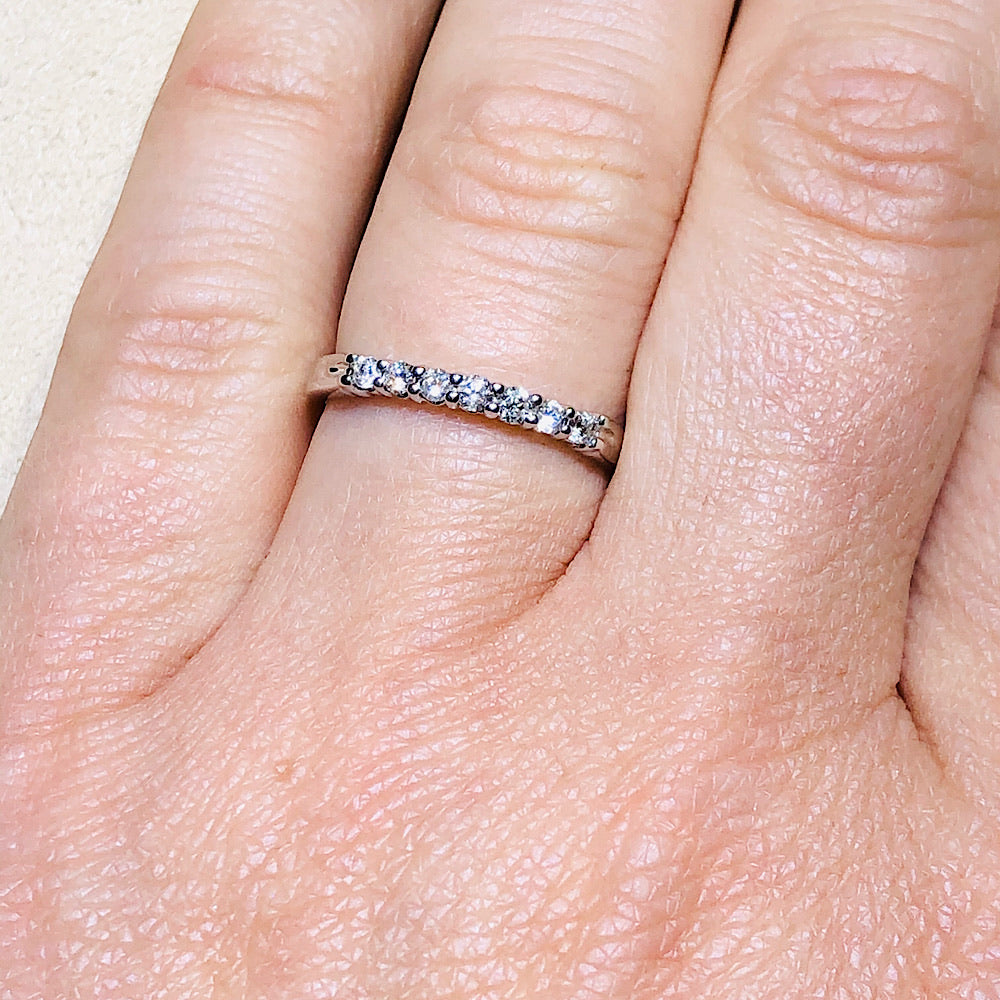 .20Ctw Diamond White Gold Band