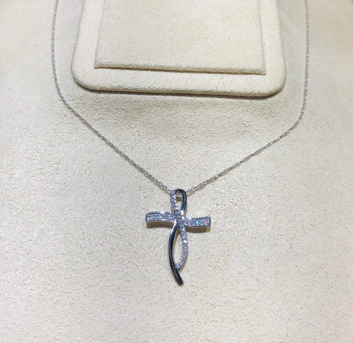 .10 Ctw Diamond and White Gold Cross Pendant