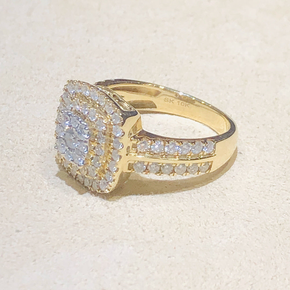 Beautiful 10Kt Yellow Gold Diamond Ring 1.00CTW