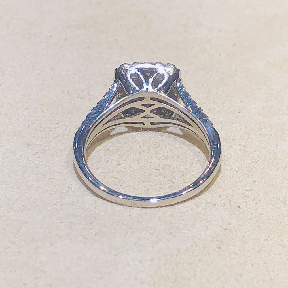 Beautiful 1.00CTW Diamond Engagement Ring