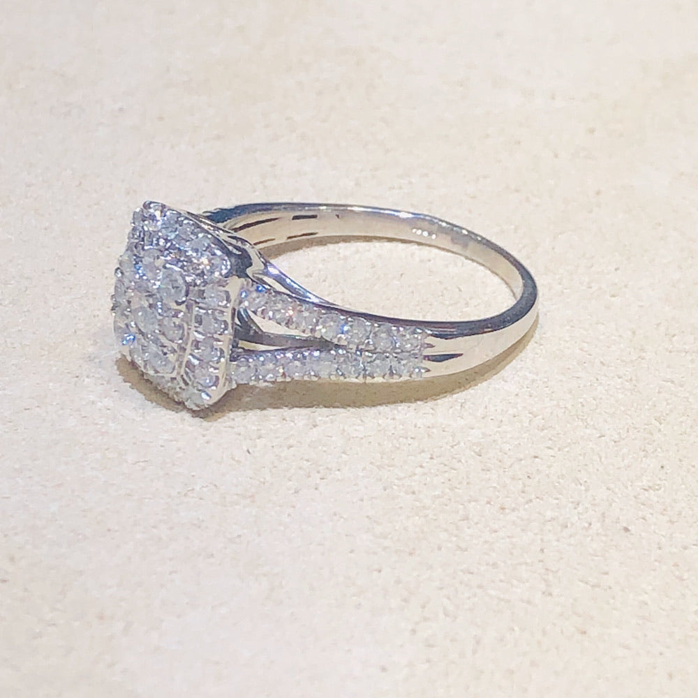 Beautiful 1.00CTW Diamond Engagement Ring
