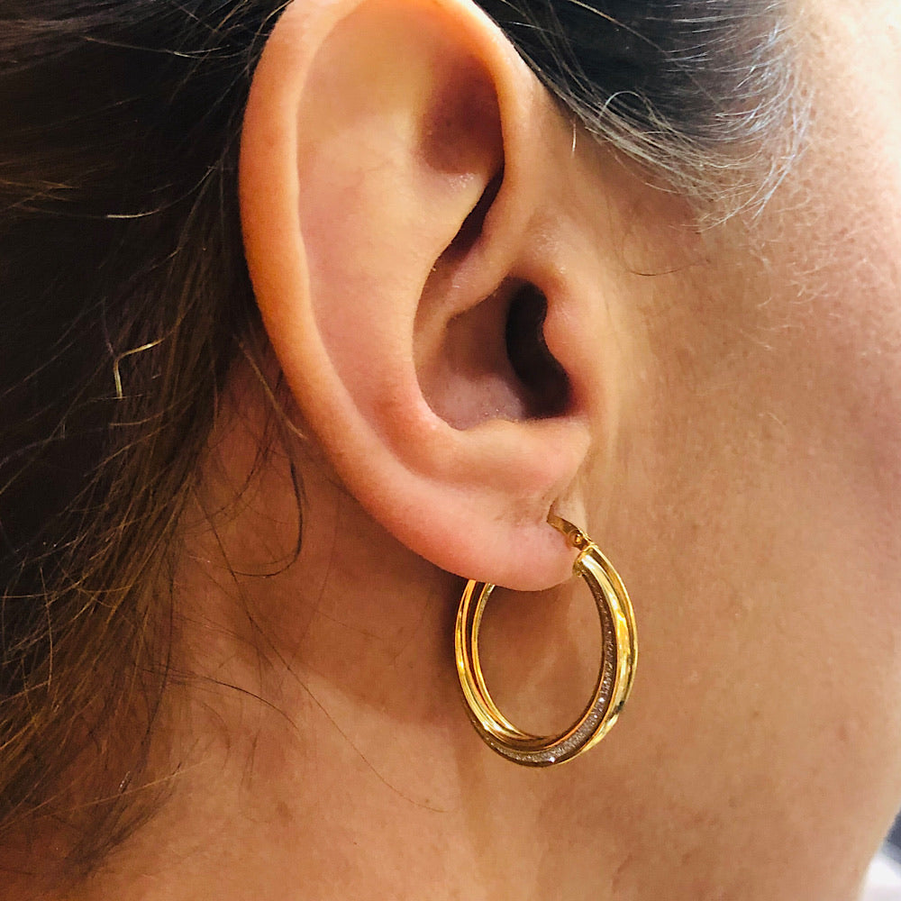 "Diamond Dust" collection 14 Kt Yellow Gold Oval Hoop Earrings