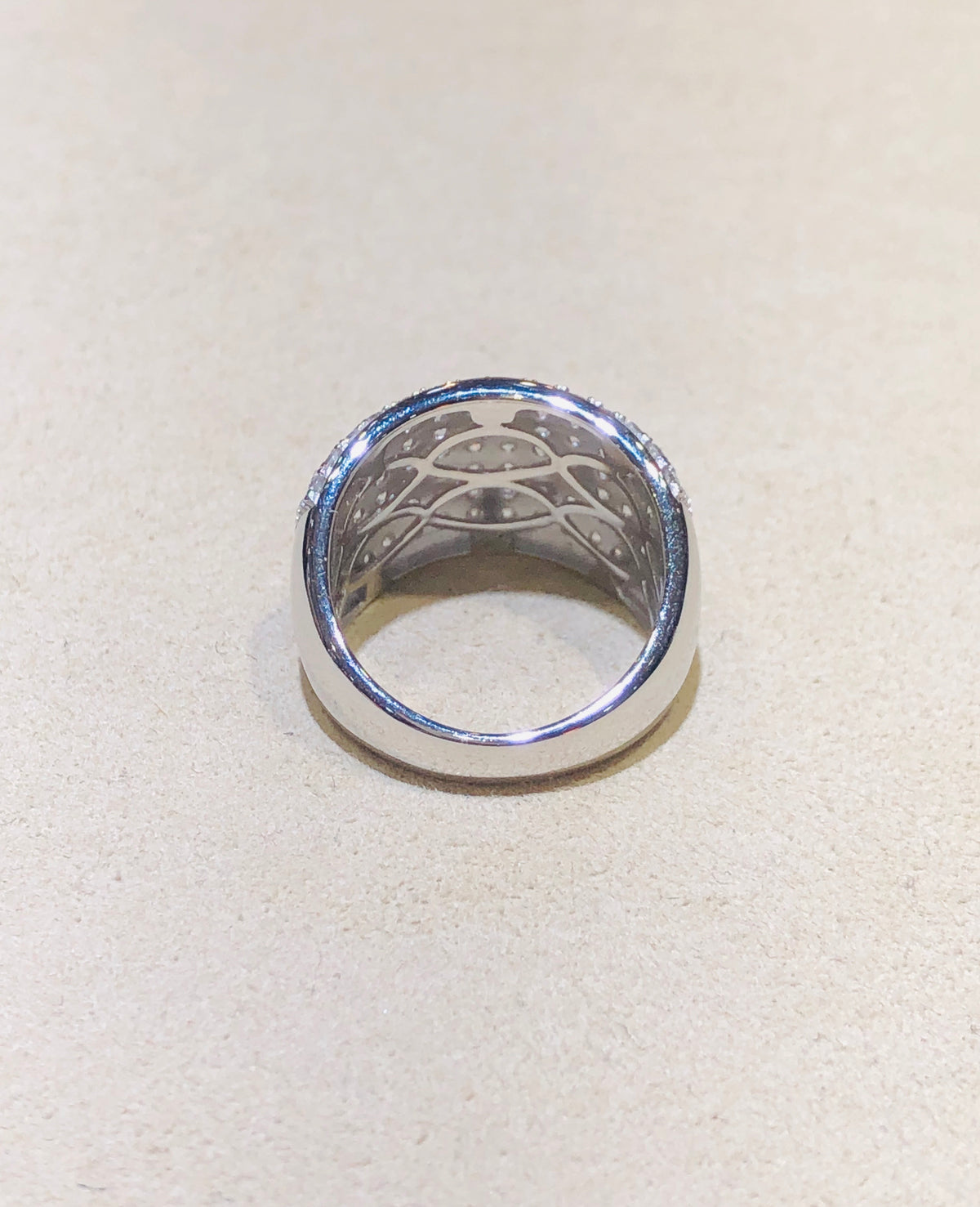 Gorgeous White or Yellow Gold 2.00 Ctw Diamond Band