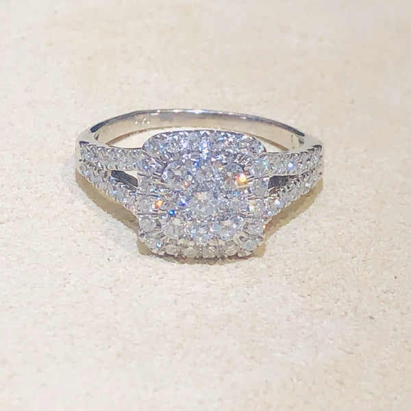 Beautiful 1.00CTW Diamond Engagement Ring