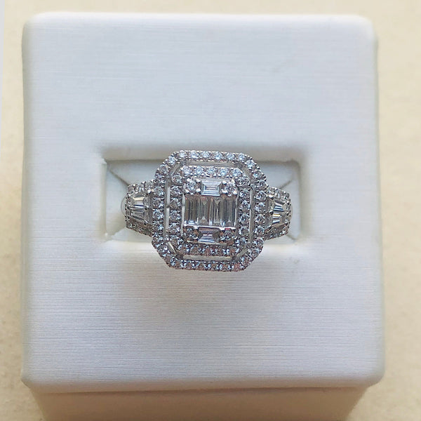 18Kt White Gold Round/Baguette Diamond Engagement Ring